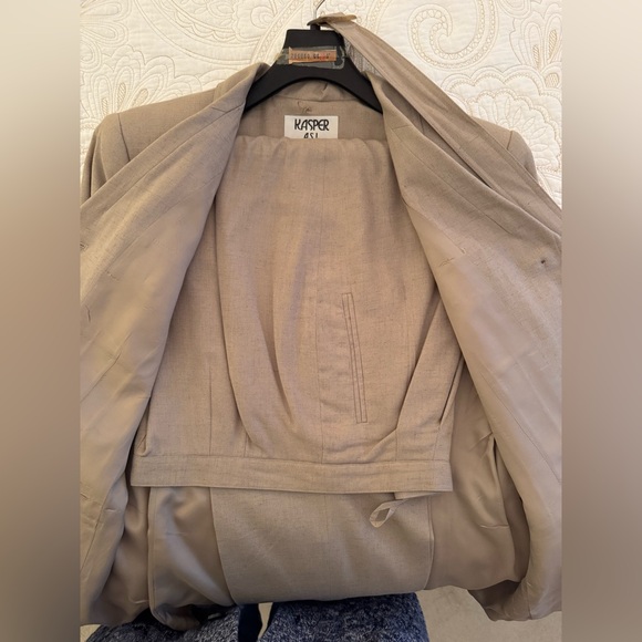 Kasper Tan Pantsuit 14P NWOT - Picture 4 of 11